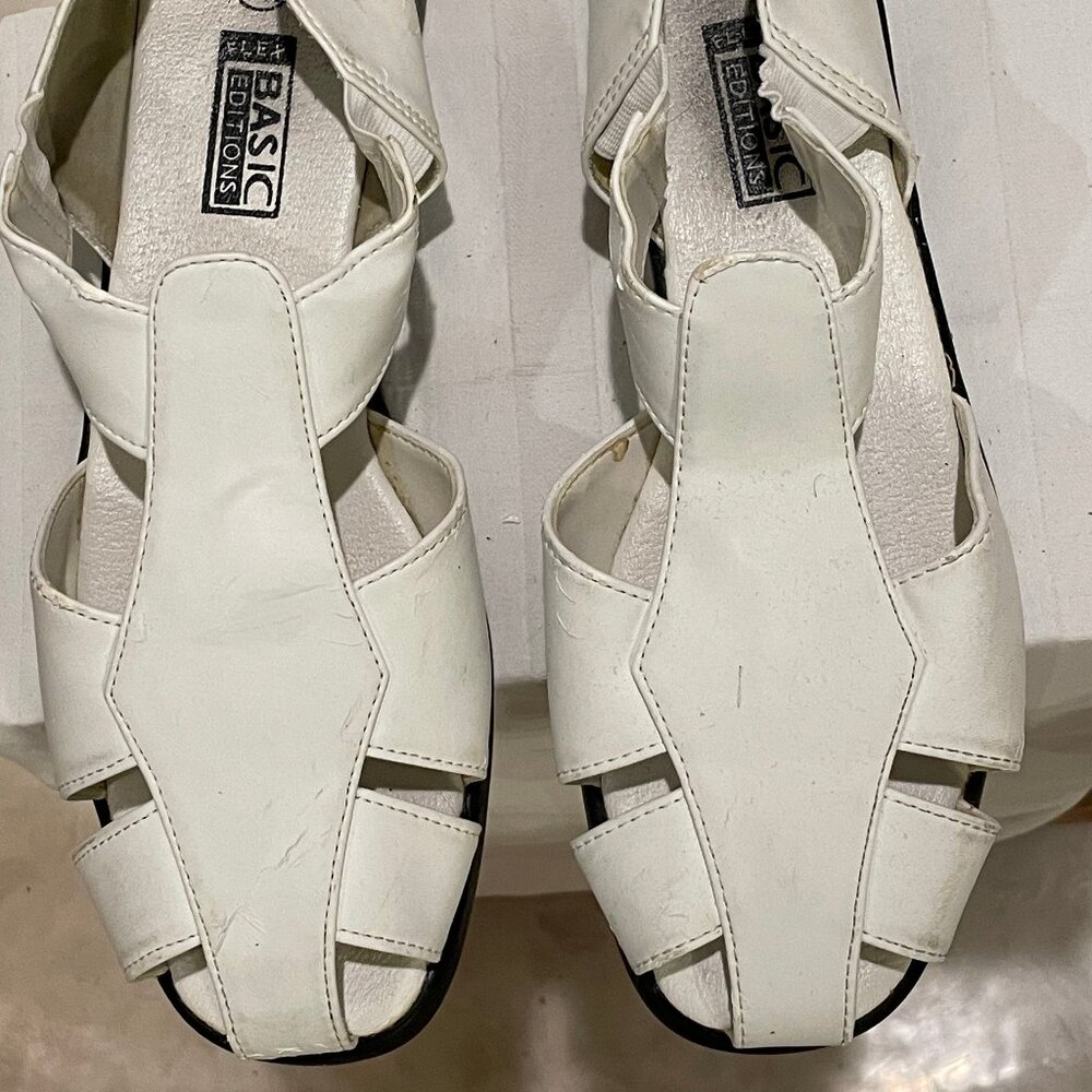 Vintage Basic Editions White Size 8W  Sandals.